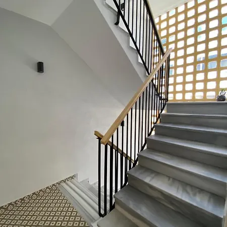 Vera Hotel *
