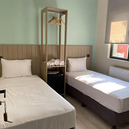 Vera Hotel *